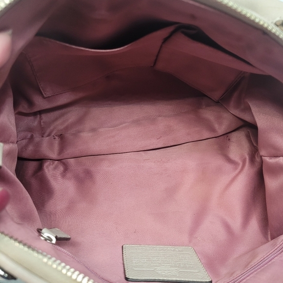 Coach signature leather handbag with hang tags - Picture 3 of 14